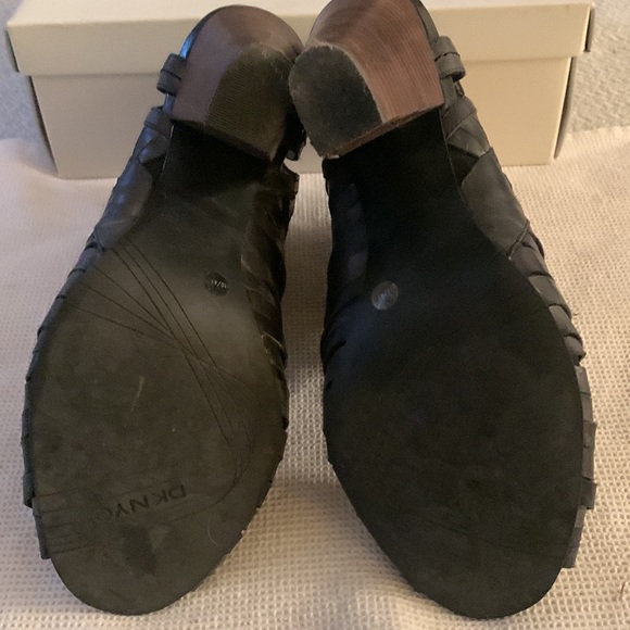 DKNY gently worn leather side zip high heel sandal ankle boot charcoal gray - Picture 4 of 5